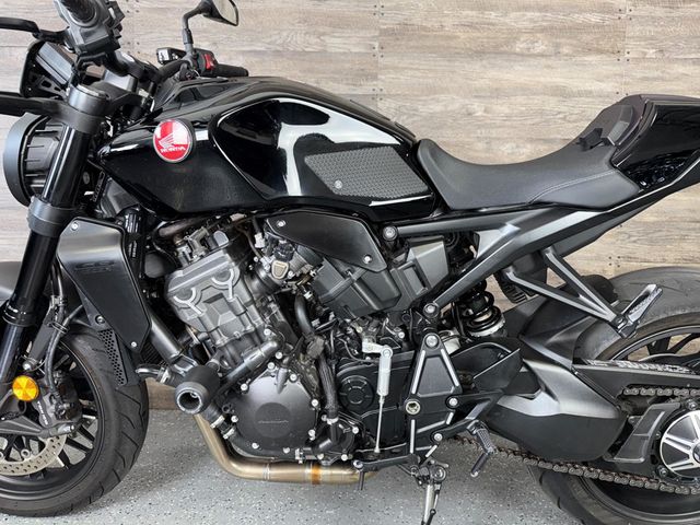 2024 Honda CB1000R SUPER CLEAN! - 23022974 - 13