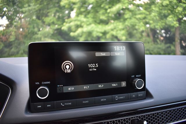 2024 Honda Civic Hatchback EX-L CVT - 22862239 - 37