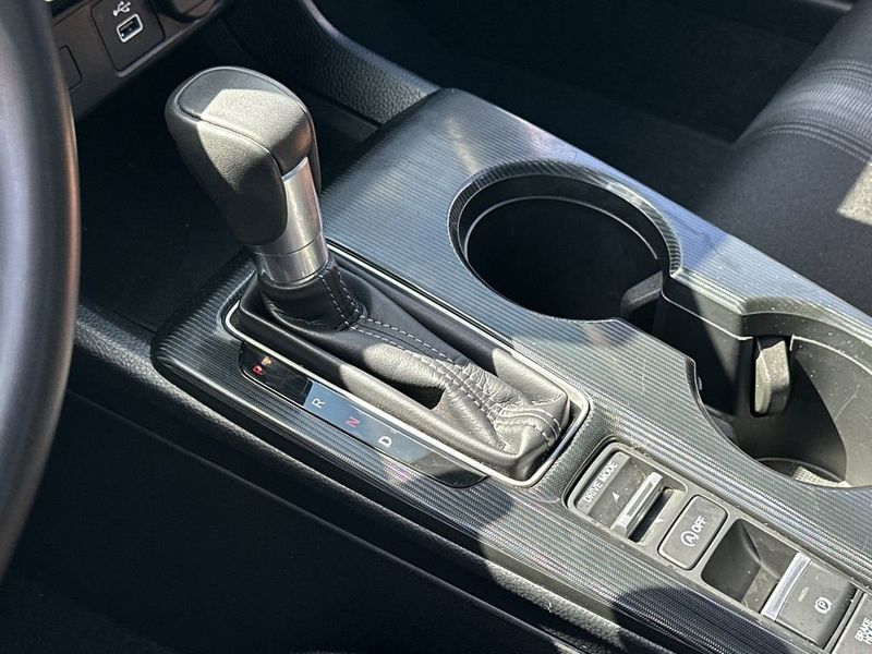 2024 Honda Civic Hatchback Sport CVT - 22985817 - 17