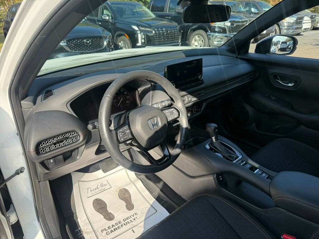 2024 Honda HR-V Sport 2WD photo 3