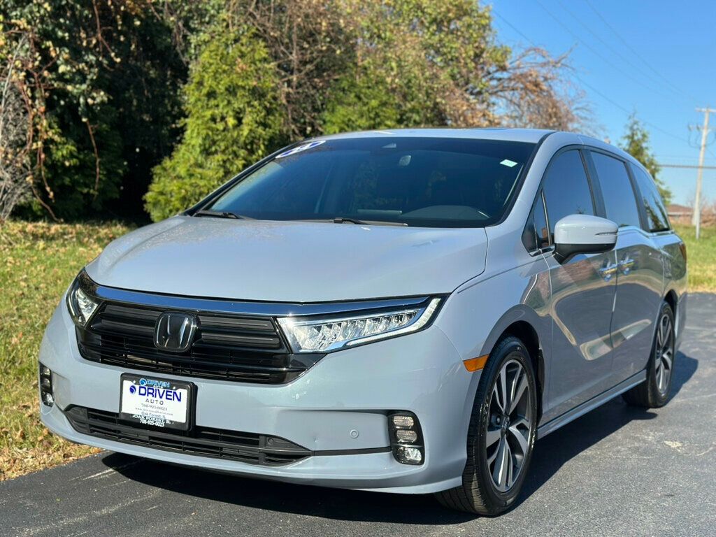 2024 Honda Odyssey Touring photo 2