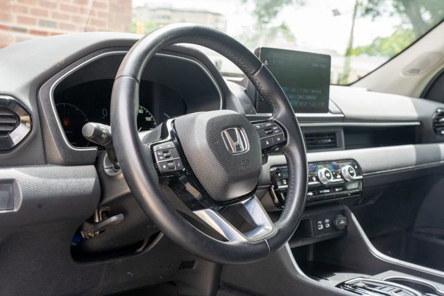 2024 Honda Pilot LocalTrade/Touring/AWD/PanoramicRoof/HeatedLeatherSeats/NAV - 23049097 - 19