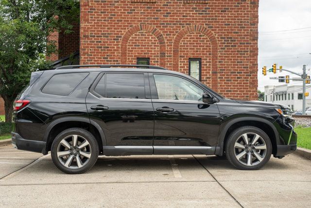 2024 Honda Pilot LocalTrade/Touring/AWD/PanoramicRoof/HeatedLeatherSeats/NAV - 23049097 - 3