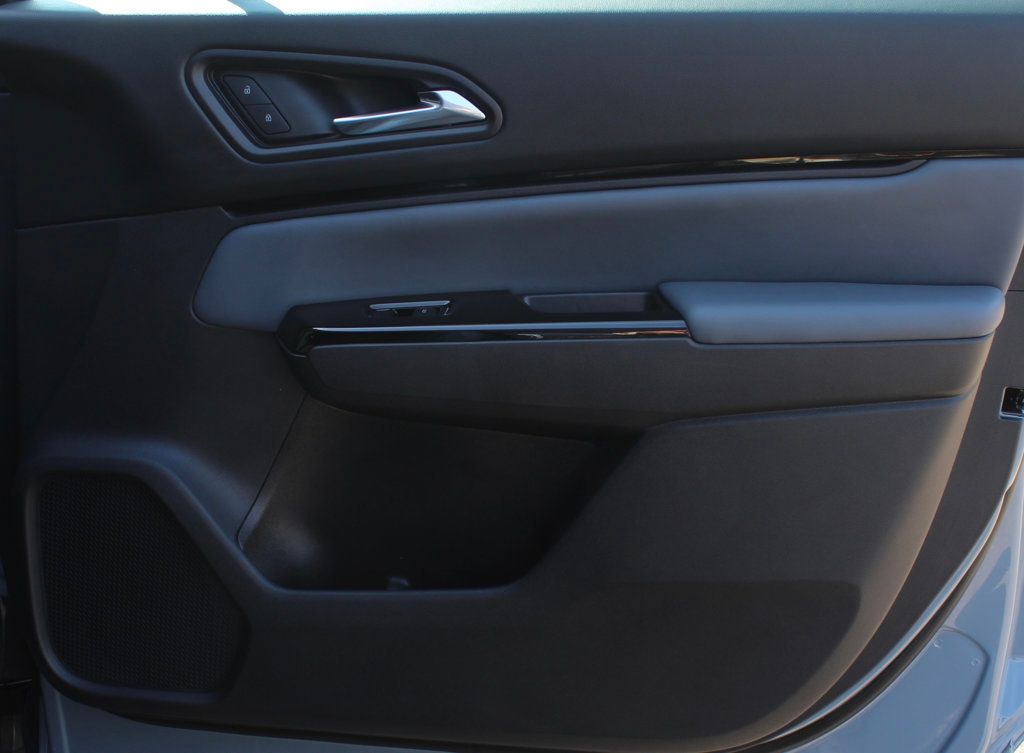 2024 Honda Prologue Touring photo 6