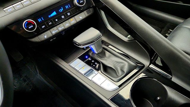 2024 Hyundai Elantra Limited IVT - 22979673 - 16