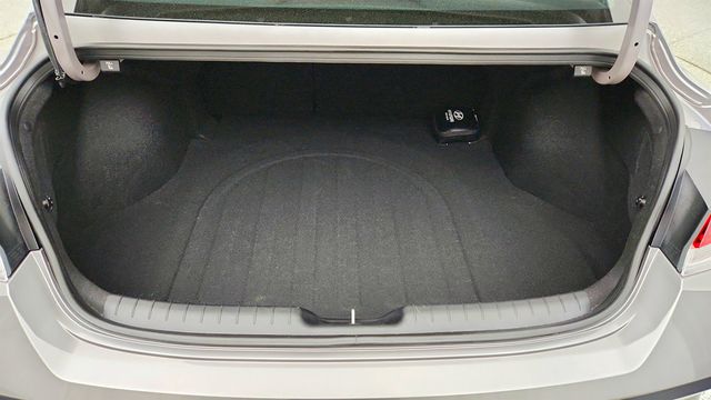 2024 Hyundai Elantra Limited IVT - 22979673 - 22