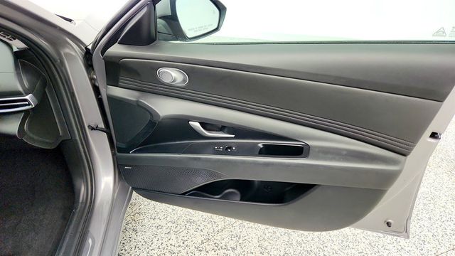 2024 Hyundai Elantra Limited IVT - 22979673 - 26