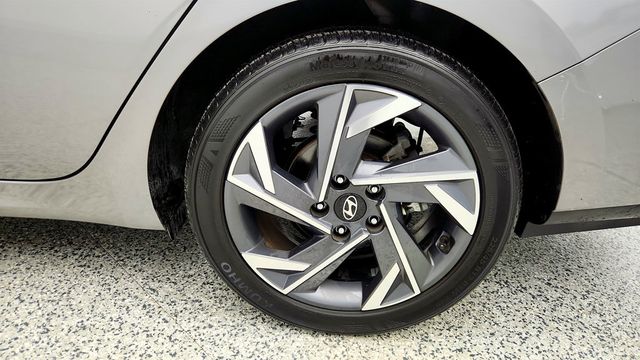 2024 Hyundai Elantra Limited IVT - 22979673 - 8