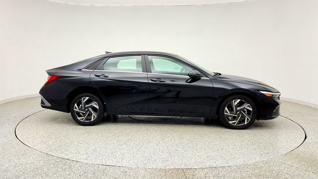 2024 Hyundai Elantra Limited IVT - 23026187 - 3