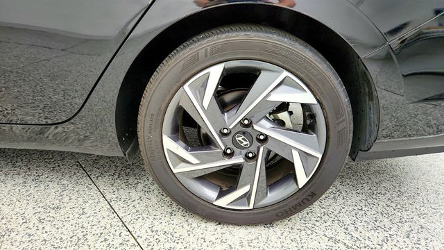 2024 Hyundai Elantra Limited IVT - 23026187 - 8