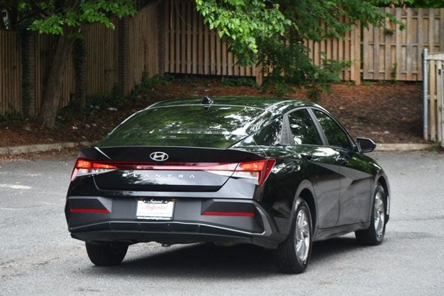 2024 Hyundai Elantra SE IVT - 23043117 - 9