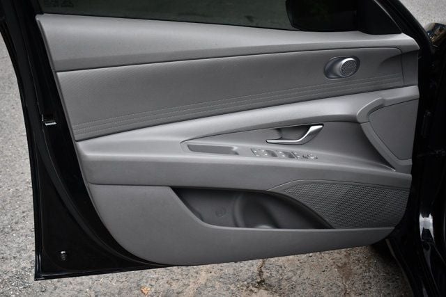 2024 Hyundai Elantra SE IVT - 23043117 - 18