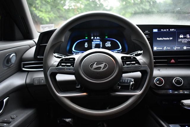 2024 Hyundai Elantra SE IVT - 23043117 - 21