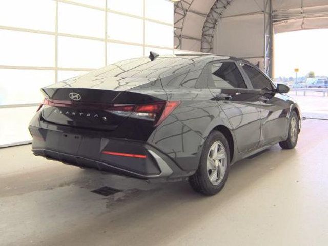 2024 Hyundai Elantra SE IVT - 23043117 - 2