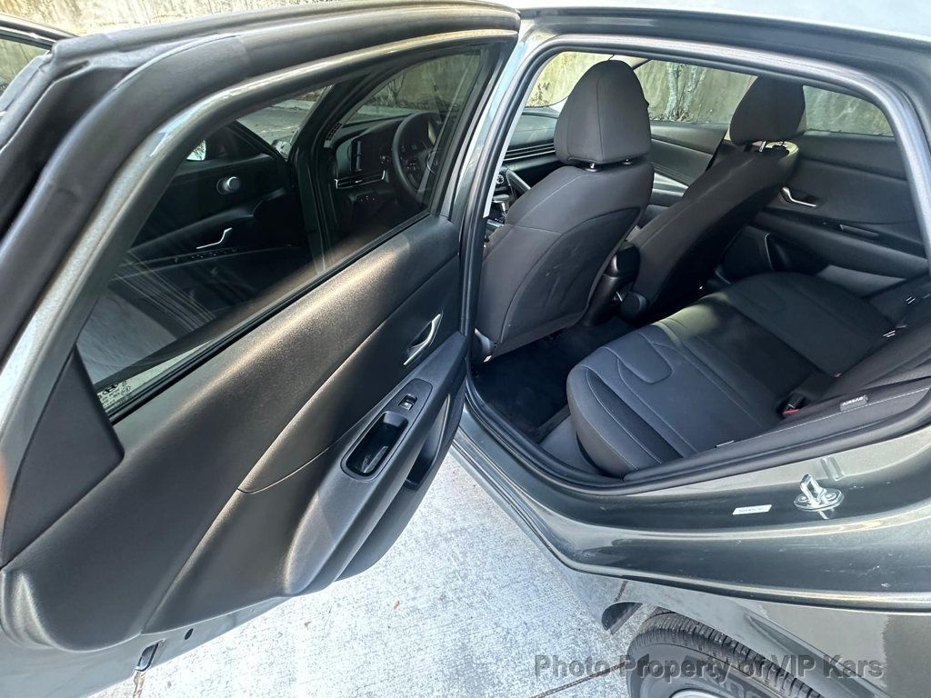 2024 Hyundai Elantra SE IVT - 22936563 - 10