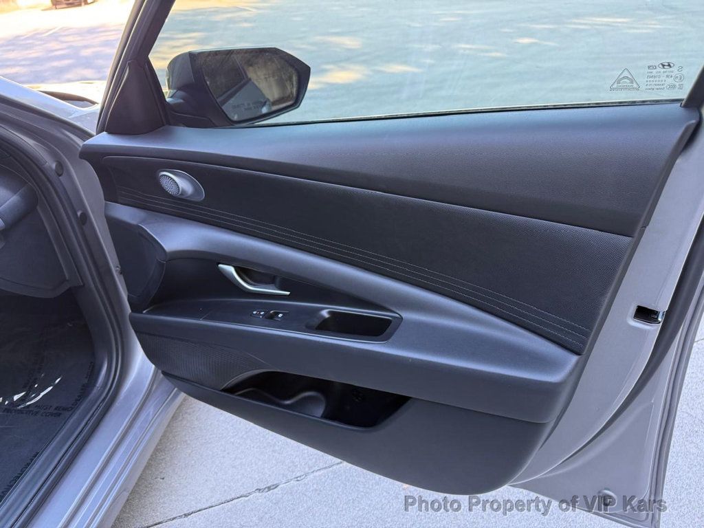 2024 Hyundai Elantra SE IVT - 23035606 - 8