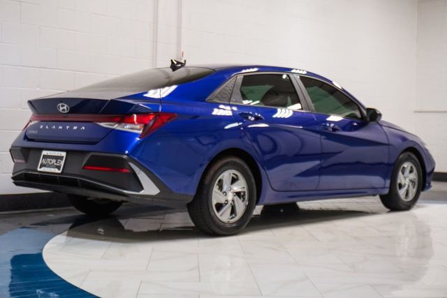 2024 Hyundai Elantra SE IVT - 23071923 - 30