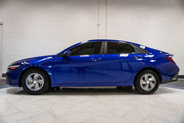 2024 Hyundai Elantra SE IVT - 23071923 - 32