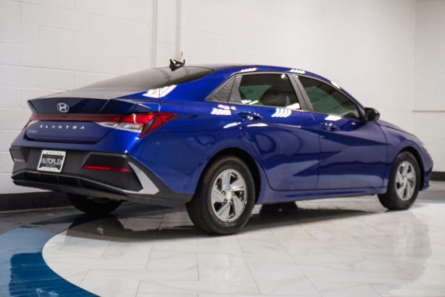 2024 Hyundai Elantra SE IVT - 23098218 - 30