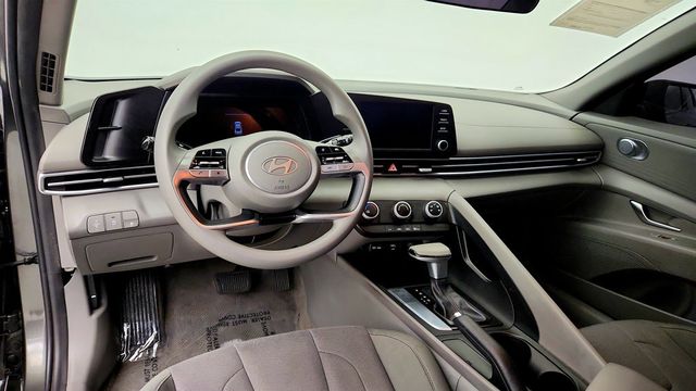 2024 Hyundai Elantra SE IVT - 23071571 - 10