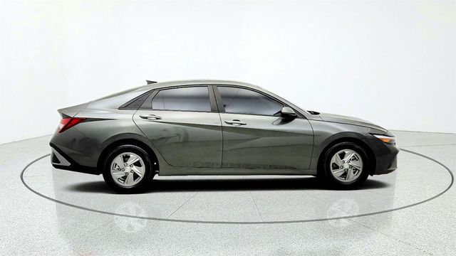 2024 Hyundai Elantra SE IVT - 23071571 - 3