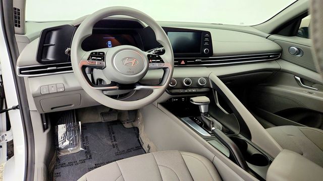 2024 Hyundai Elantra SE IVT - 23085581 - 11
