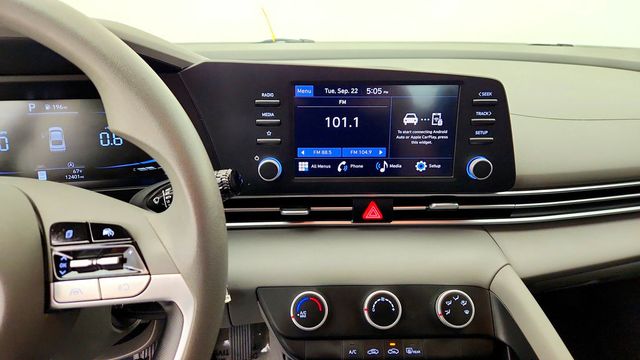 2024 Hyundai Elantra SE IVT - 23085581 - 16