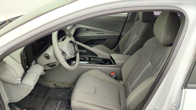 2024 Hyundai Elantra SE IVT - 23085581 - 17