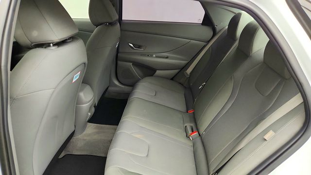2024 Hyundai Elantra SE IVT - 23085581 - 18