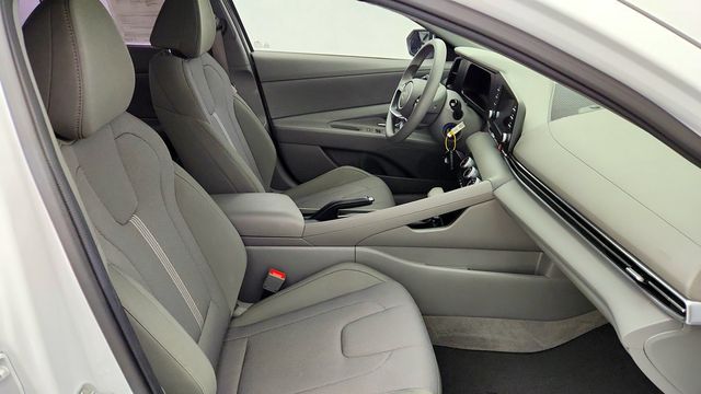 2024 Hyundai Elantra SE IVT - 23085581 - 21