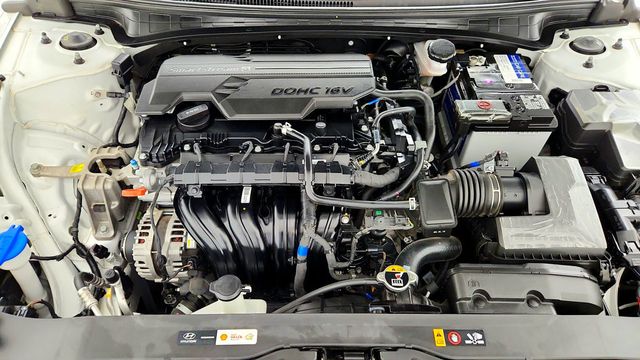 2024 Hyundai Elantra SE IVT - 23085581 - 24