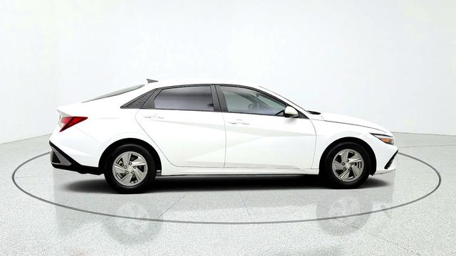 2024 Hyundai Elantra SE IVT - 23085581 - 3