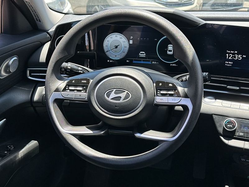 2024 Hyundai Elantra SEL - 23019699 - 17