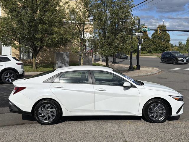 2024 Hyundai Elantra SEL 4dr Sedan - 23086494 - 8