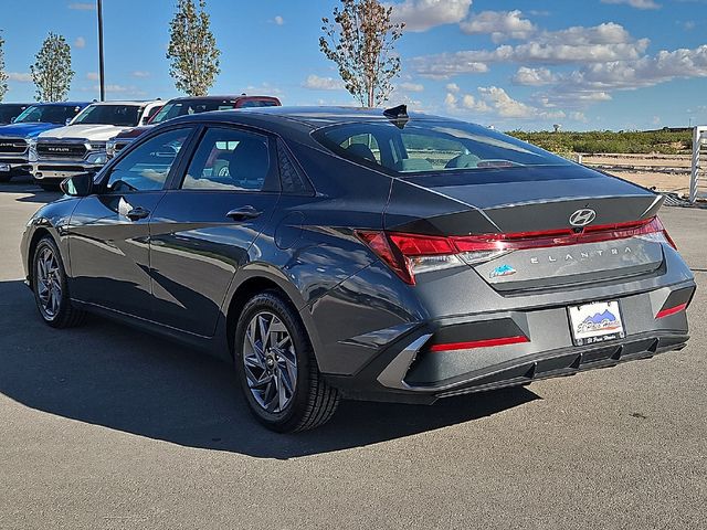 2024 Hyundai Elantra SEL IVT - 23091519 - 3