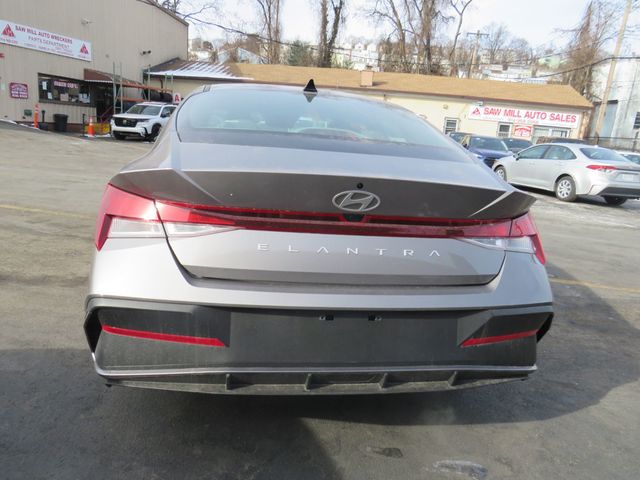 2024 Hyundai Elantra SEL IVT - 22939238 - 4