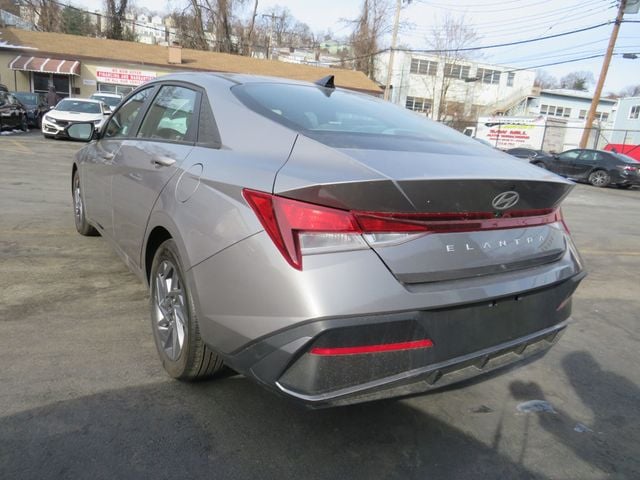 2024 Hyundai Elantra SEL IVT - 22939238 - 5