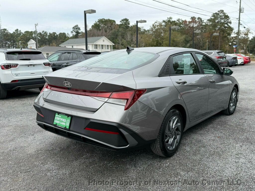 2024 Hyundai Elantra SEL photo 4