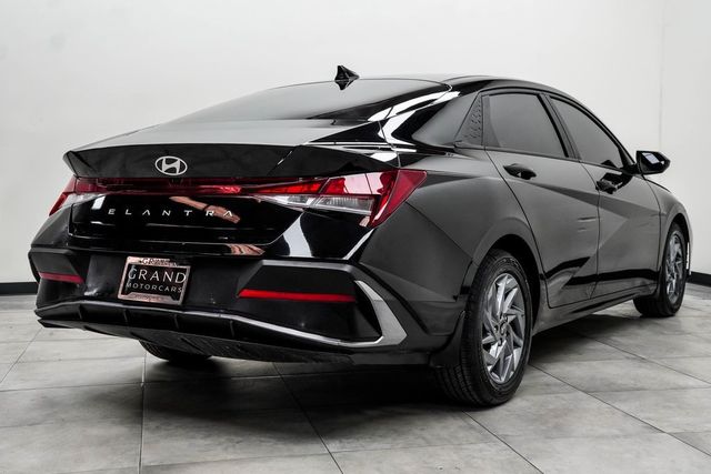 2024 Hyundai Elantra SEL IVT - 22970780 - 11