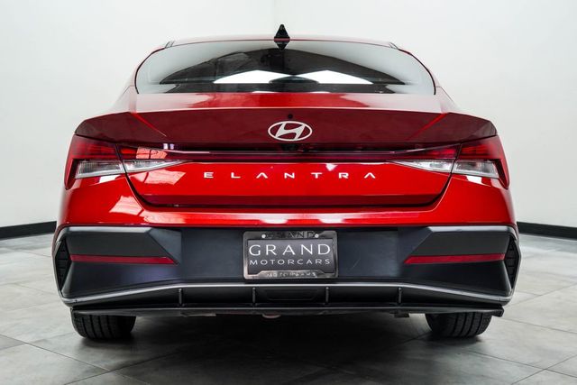 2024 Hyundai Elantra SEL IVT - 23062812 - 9