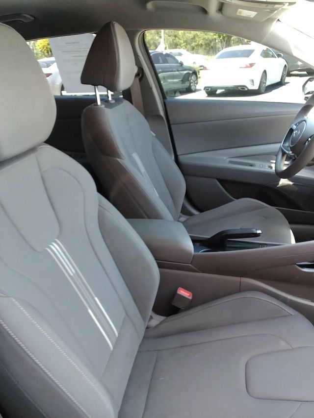2024 Hyundai Elantra SEL IVT - 23011408 - 9