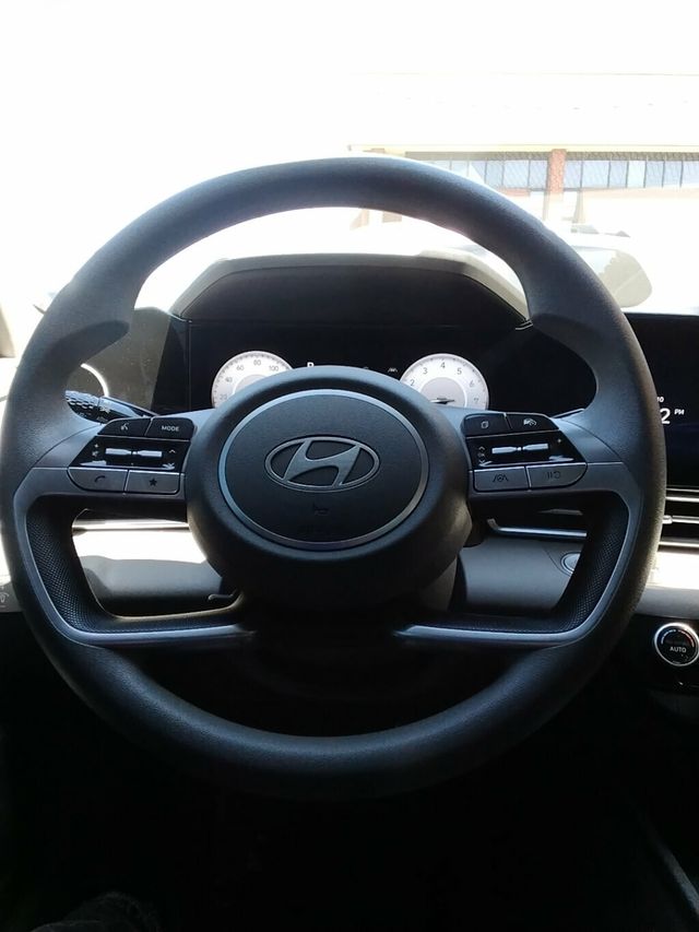 2024 Hyundai Elantra SEL IVT - 23011408 - 11