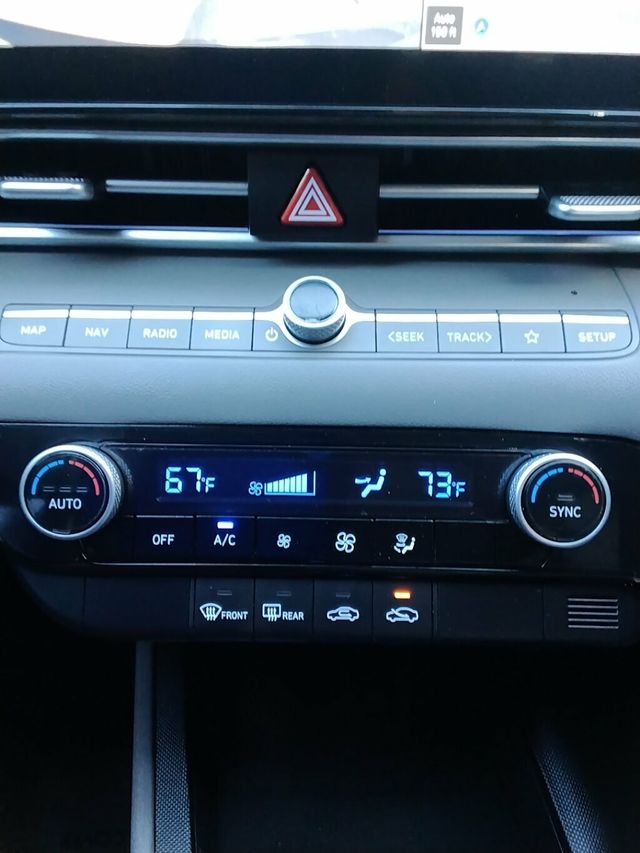 2024 Hyundai Elantra SEL IVT - 23011408 - 21