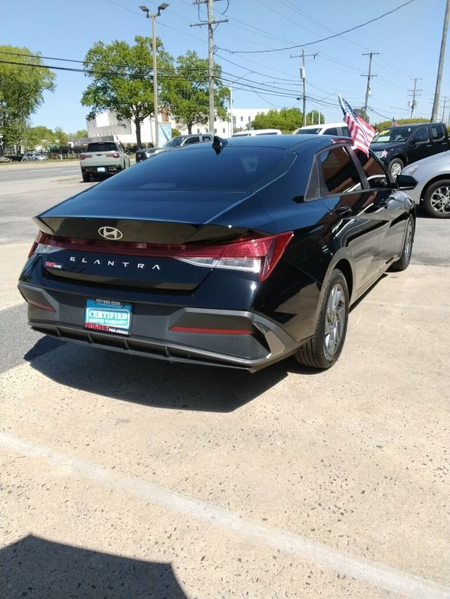 2024 Hyundai Elantra SEL IVT - 23011408 - 3
