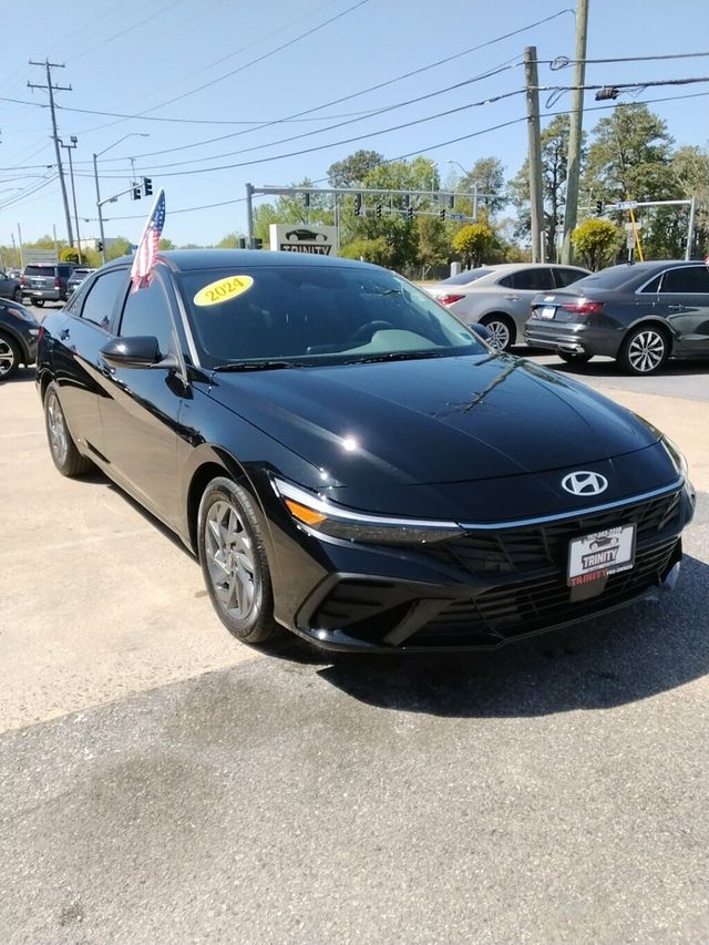 2024 Hyundai Elantra SEL IVT - 23011408 - 4