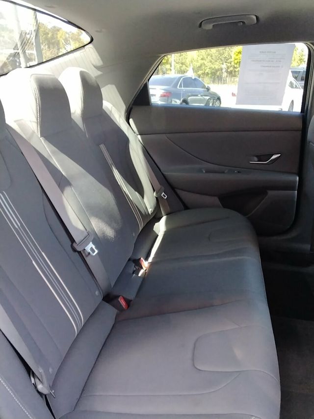 2024 Hyundai Elantra SEL IVT - 23011408 - 8