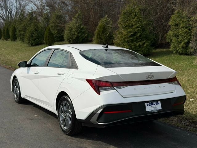 2024 Hyundai Elantra SEL IVT - 22997278 - 3