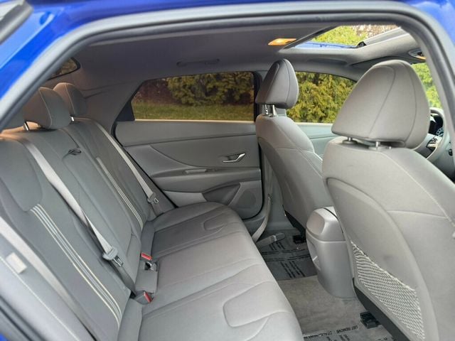 2024 Hyundai Elantra SEL IVT - 23001109 - 18