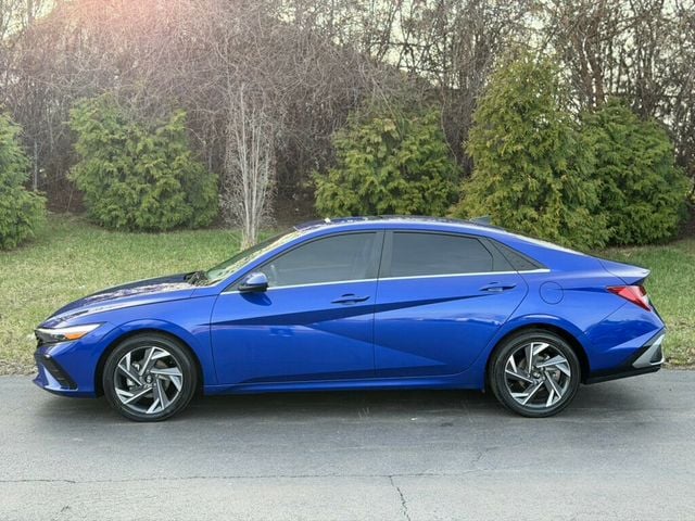 2024 Hyundai Elantra SEL IVT - 23001109 - 2