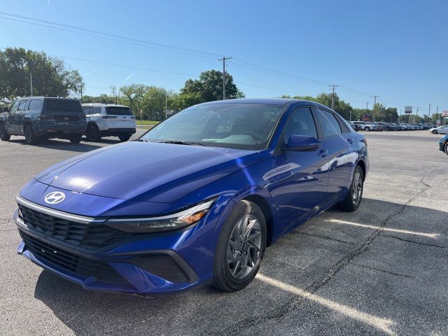 2024 Hyundai Elantra SEL IVT - 23022280 - 4